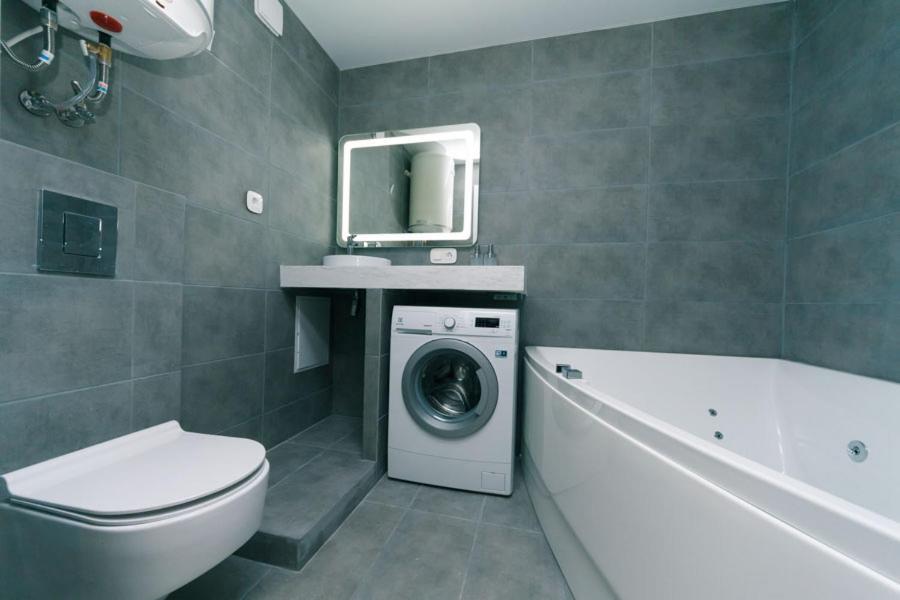 7 Вулиця Саксаганського Apartment Kyiv Exterior photo